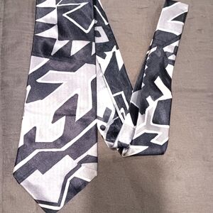 Black and‎ Gray Geometric Pattern Tie